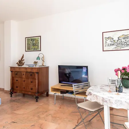 Apartment 282 - Casa Boscobello, Terrazzo Vista Mare E Parcheggio Privato A 15 Minuti A Piedi Dal Teatro Ariston